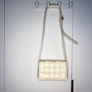Cream purse